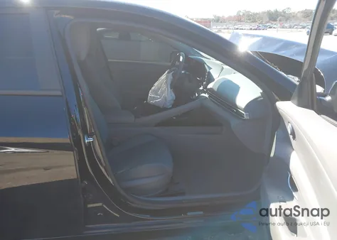 2022 Hyundai Elantra Sel z USA, uszkodzony, nr VIN 5NPLM4AG4NH059633